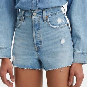 NWT Levi’s Ribcage Shorts - vintage light denim